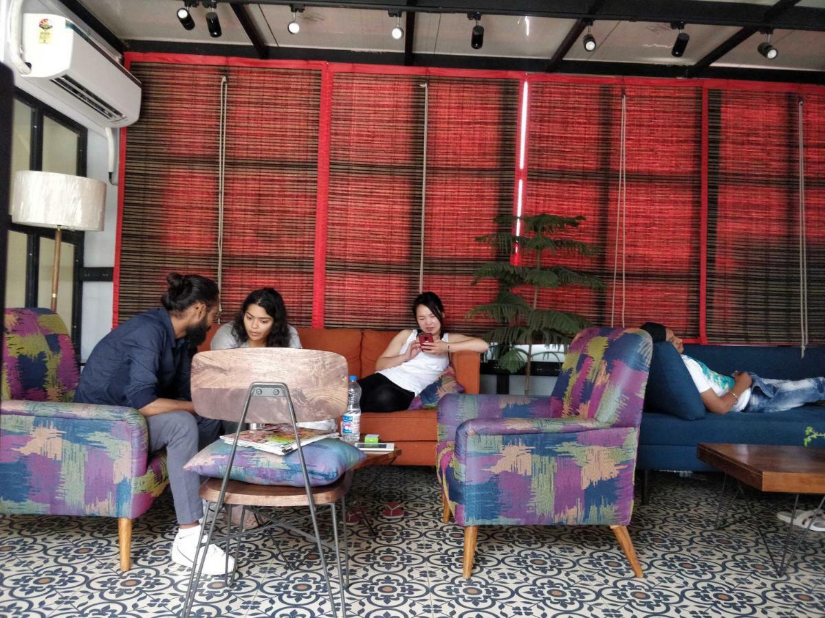 Madpackers Delhi West Hostel New Delhi Exterior foto