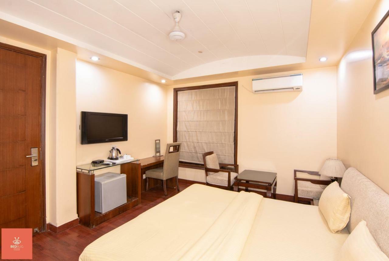 Madpackers Delhi West Hostel New Delhi Exterior foto